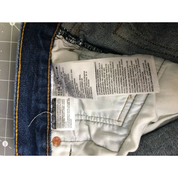 Levi's 501 Classic Straight Leg Dark Wash Denim Jeans Men's 38x30 - Picture 4 of 4